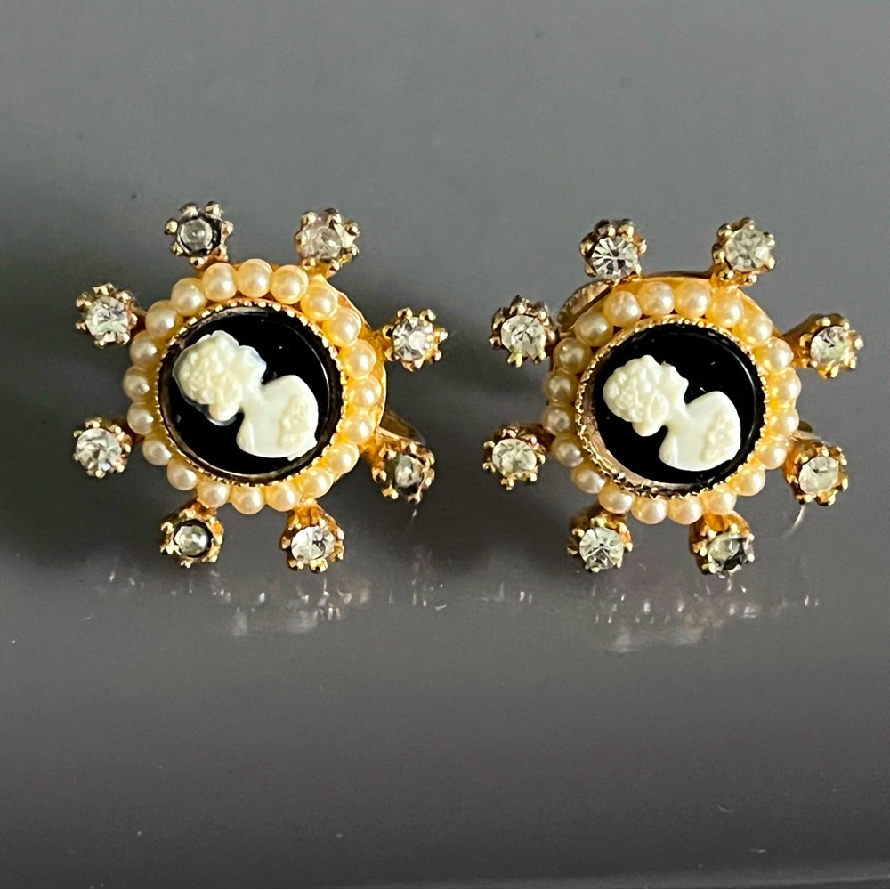 Coro Vintage Cameo Faux Pearl Rhinestone Screw Back Earrings